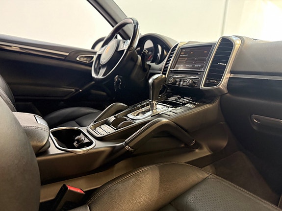 Porsche Cayenne 5 of 11