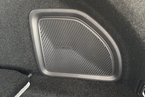 Polestar 4 7 of 30