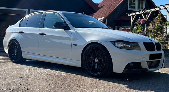 BMW 335i 2 of 4