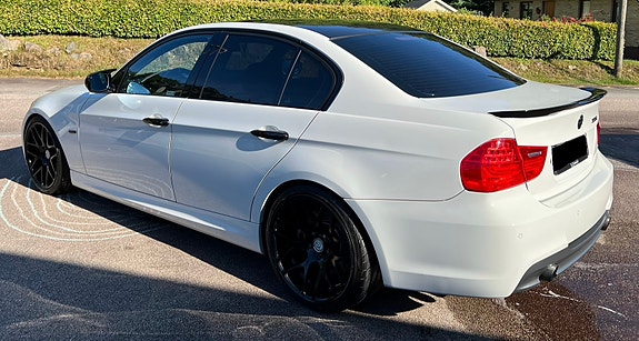 BMW 335i 3 of 4