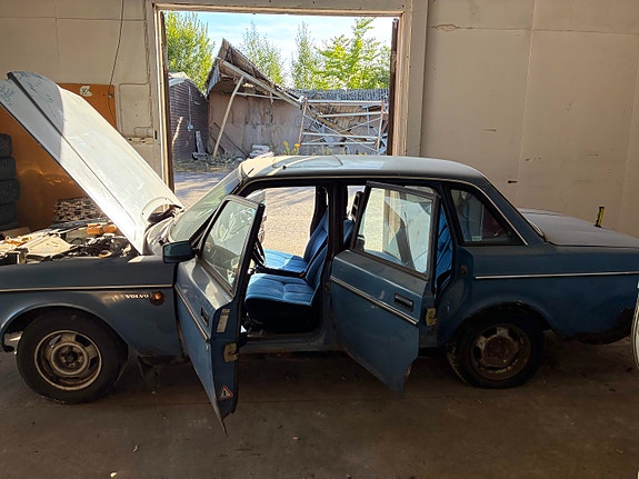 Volvo 240 6 of 15
