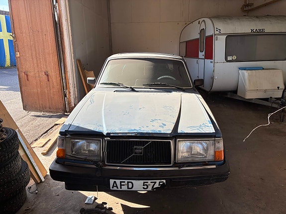 Volvo 240 3 of 15