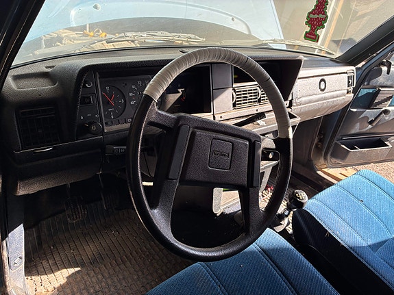 Volvo 240 9 of 15