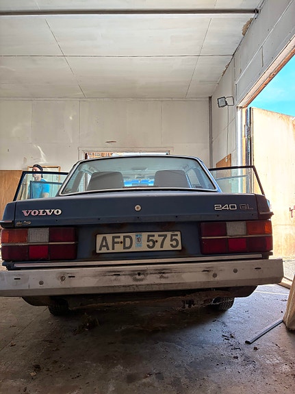 Volvo 240 4 of 15