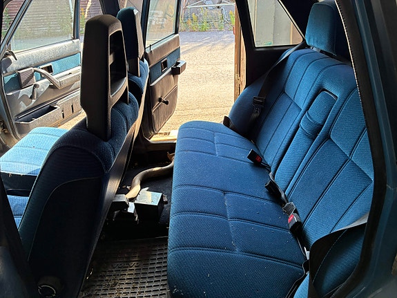 Volvo 240 8 of 15