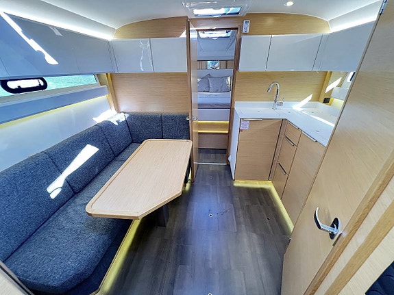 Bavaria 360 Sport Open Volvo Penta D3-220 EVC 2015 8 of 12