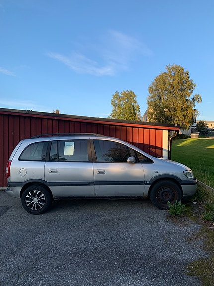 Opel Zafira 2 of 10
