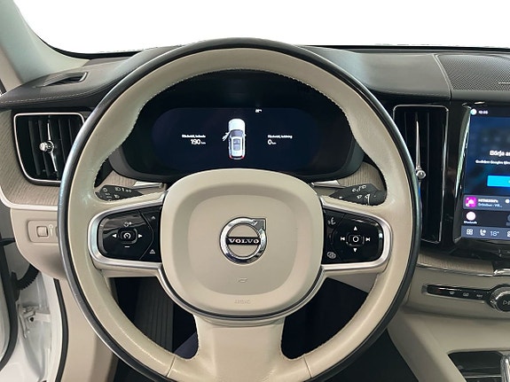 Volvo XC60 11 of 15