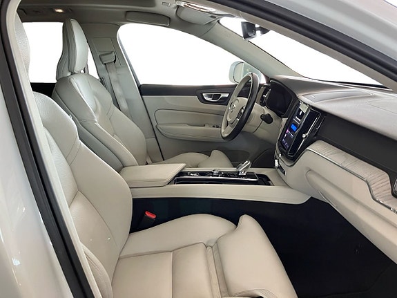 Volvo XC60 5 of 15
