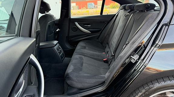 BMW 318d 18 of 24