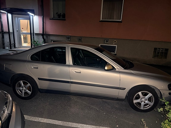 Volvo S60 2 of 4