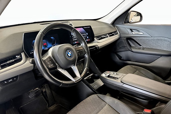 BMW iX1 5 of 9