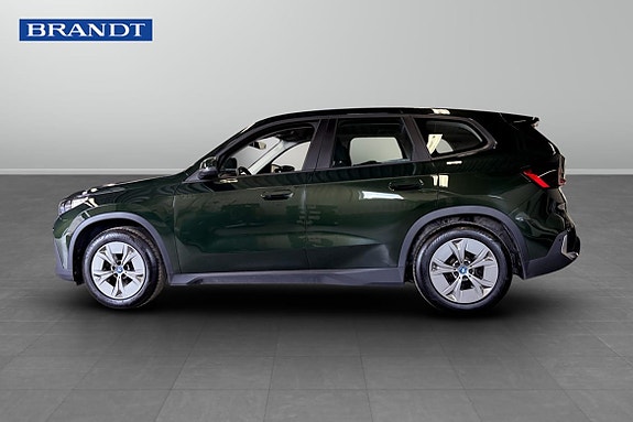 BMW iX1 3 of 9