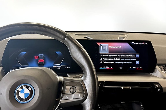 BMW iX1 6 of 9