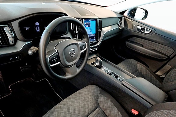 Volvo XC60 5 of 9