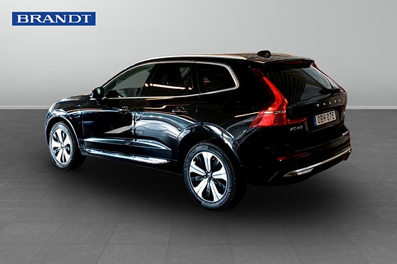 Volvo XC60 2 of 9