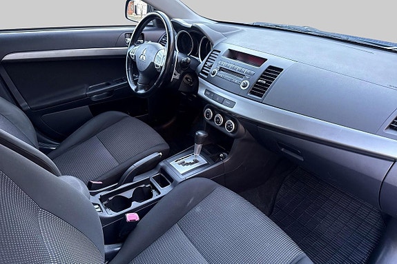 Mitsubishi Lancer 11 of 19