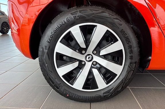 Renault Clio 17 of 21