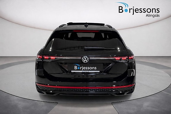 Volkswagen Passat 5 of 16