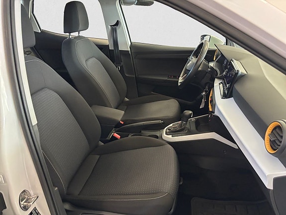 Seat Arona 14 of 17