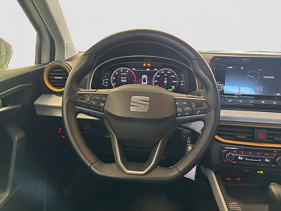 Seat Arona 10 of 17