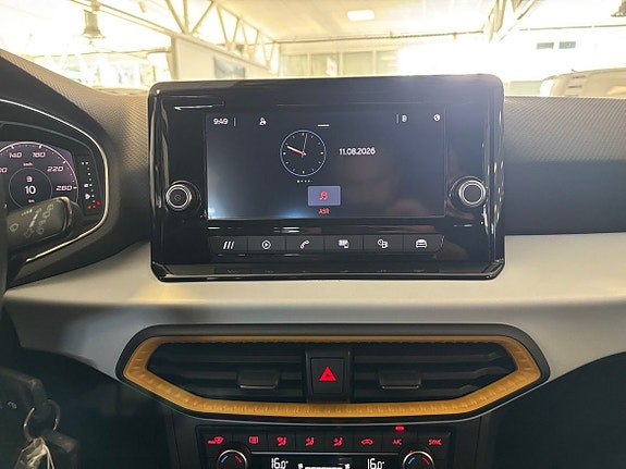 Seat Arona 17 of 17