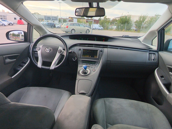 Toyota Prius 5 of 7