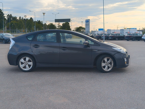 Toyota Prius 4 of 7