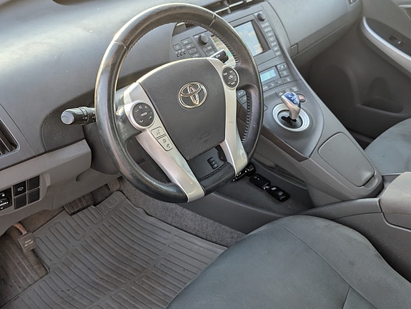 Toyota Prius 2 of 7