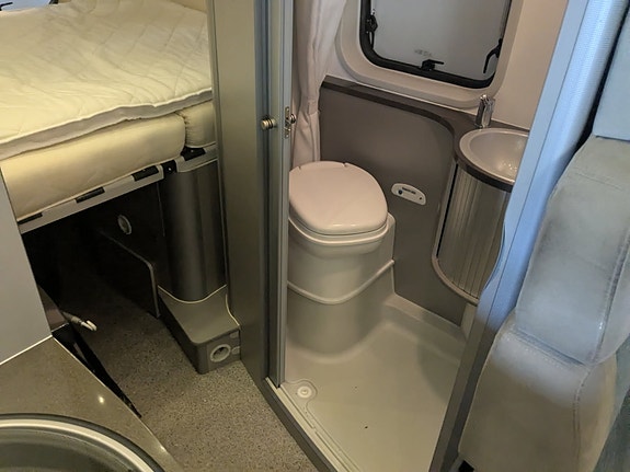 Adria Twin SPTitan 5 of 5