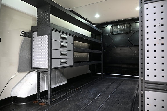 Ford Transit Custom 11 of 30