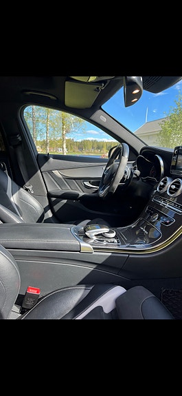 Mercedes-Benz C63 7 of 8