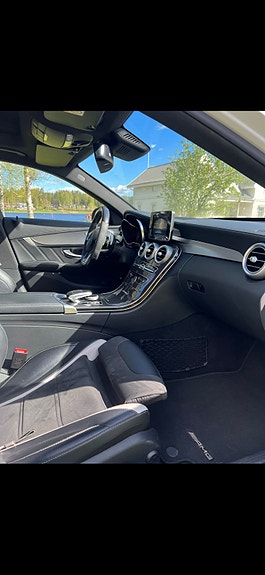 Mercedes-Benz C63 4 of 8