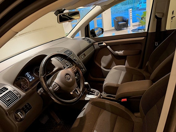 Volkswagen Touran 5 of 6
