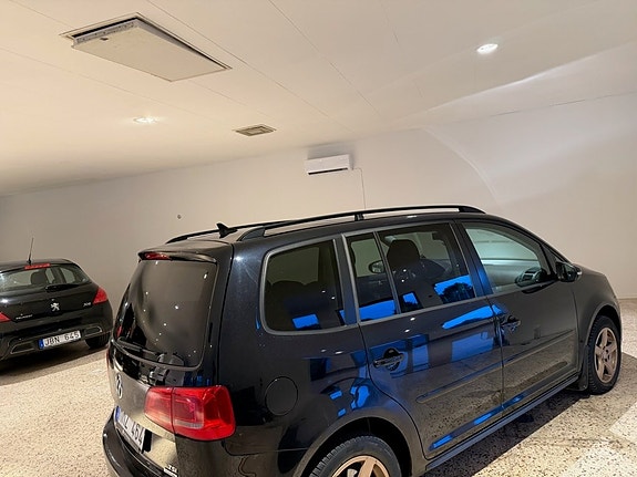 Volkswagen Touran 2 of 6