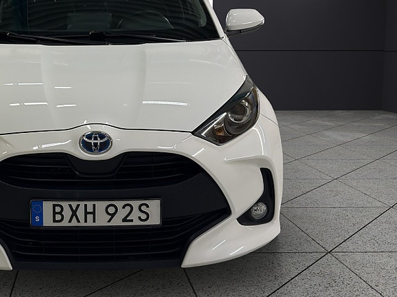 Toyota Yaris 9 of 30