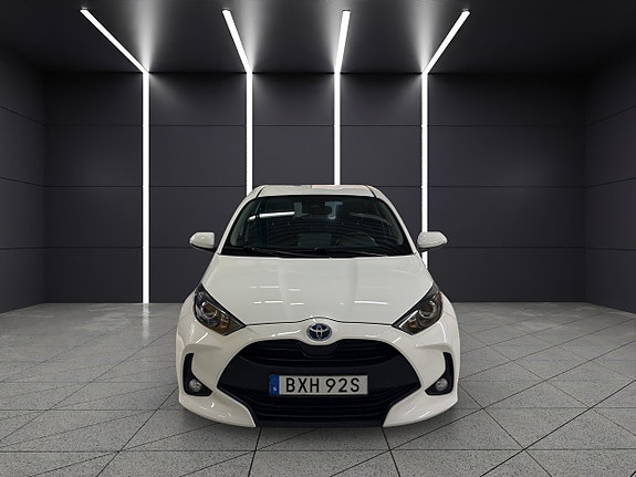 Toyota Yaris 8 of 30