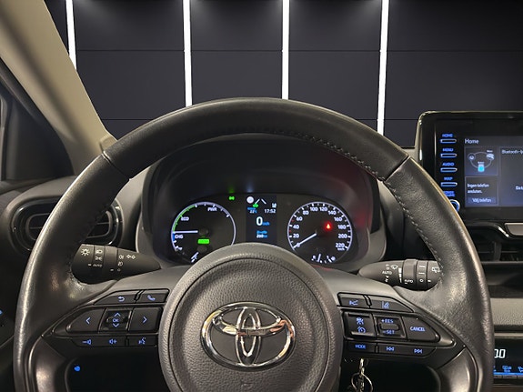 Toyota Yaris 25 of 30
