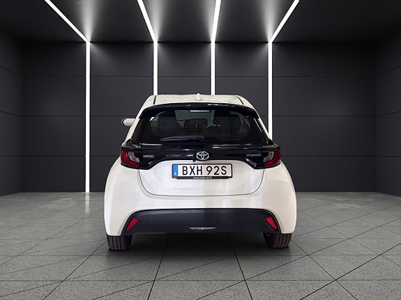 Toyota Yaris 4 of 30