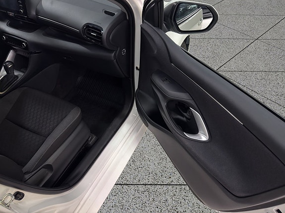 Toyota Yaris 19 of 30
