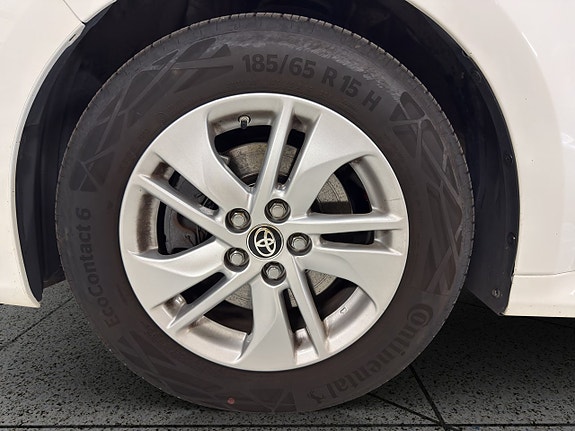 Toyota Yaris 13 of 30