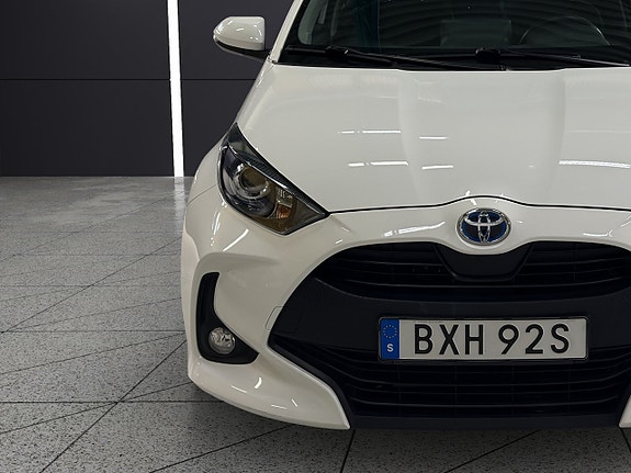 Toyota Yaris 10 of 30