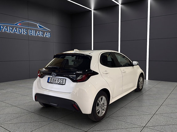Toyota Yaris 5 of 30