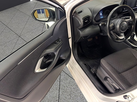 Toyota Yaris 18 of 30