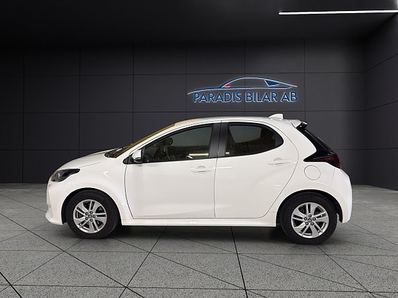 Toyota Yaris 2 of 30