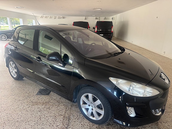 Peugeot 308 2 of 6