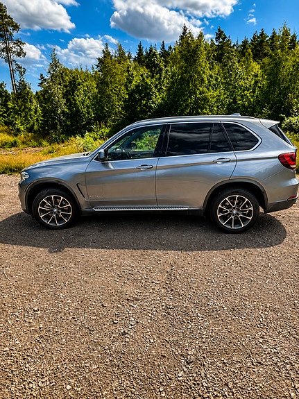 BMW X5 2 of 7