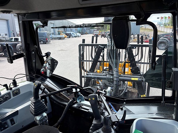 Valtra A115 HiTech med Moheda M101 skogsvagn 9 of 10