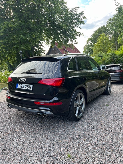 Audi SQ5 2 of 11
