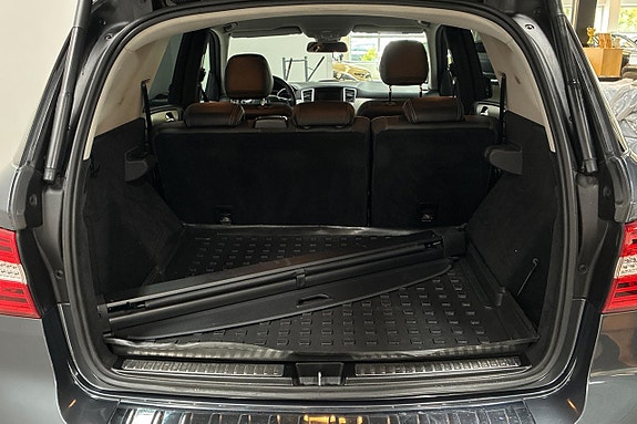 Mercedes-Benz ML350 10 of 30